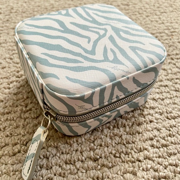 Milly Travel Jewelry Case (NWOT) - Picture 3 of 15